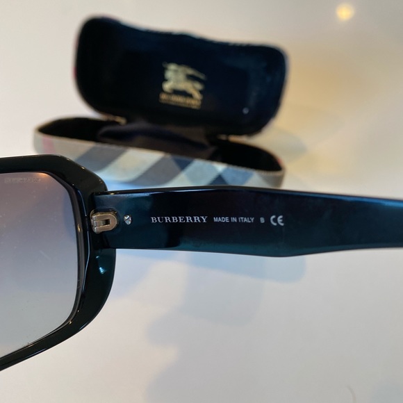 EUC Authentic Burberry Sunglasses - Picture 2 of 7